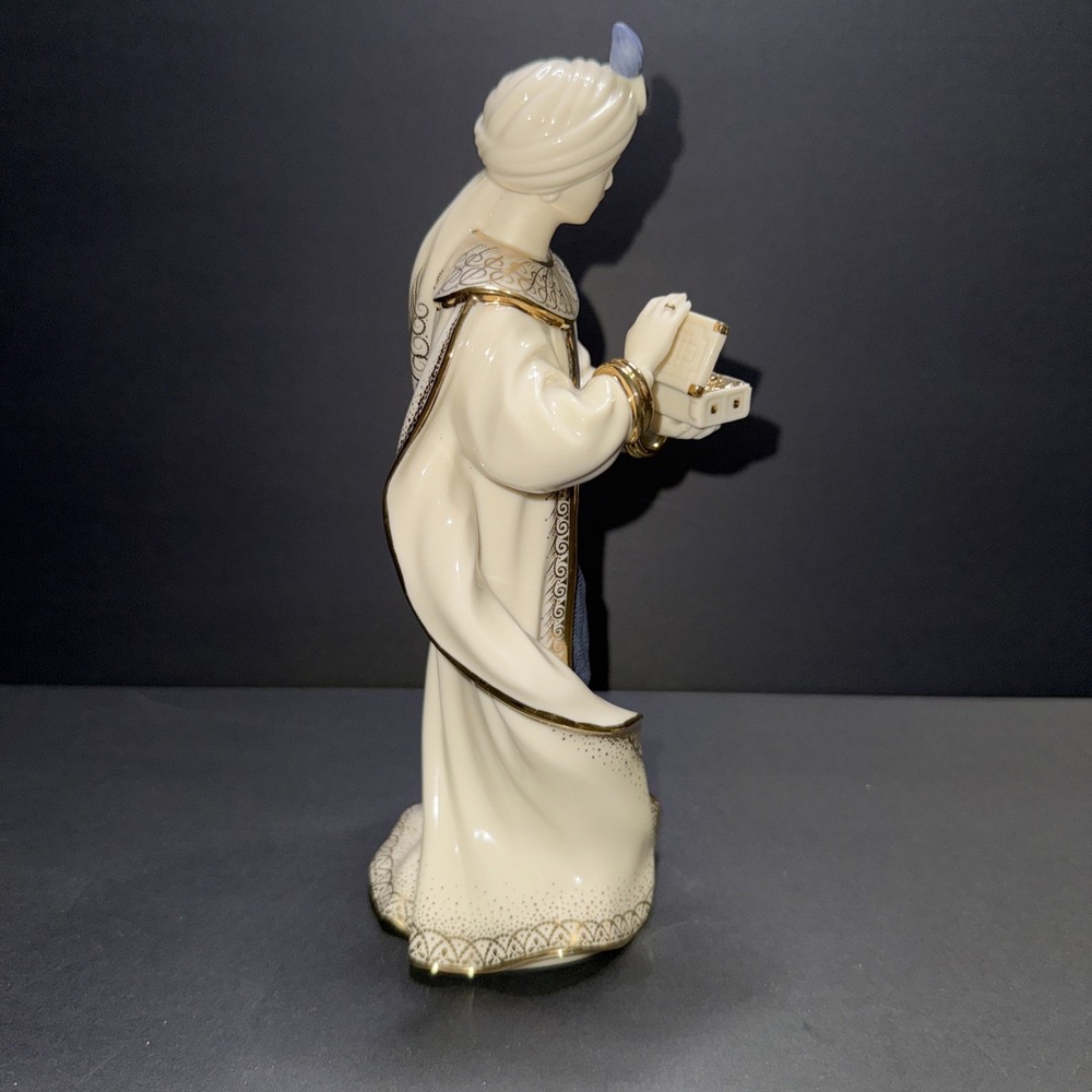 Lenox First Blessing Balthazar Figurine Nativity Wise Man Porcelain Gold Trim - Picture 5 of 7